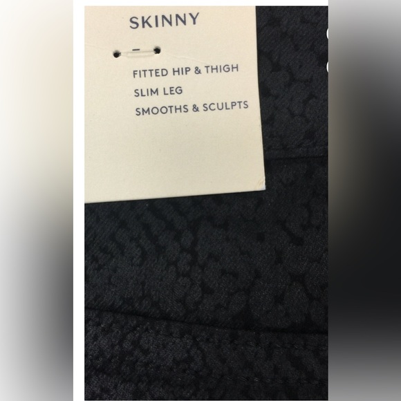 Universal Thread Skinny Jeans 18W regular Snakeskin print - Picture 3 of 4